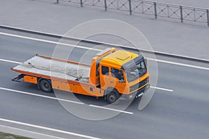 Empty tow truck rides on the highway