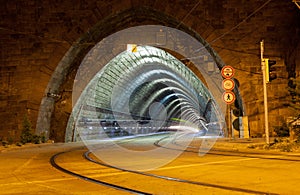 Prázdny tunel pre mestskú električku