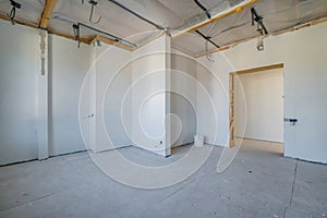 Empty unfurnished room with minimal preparatory repairs. interior with white walls