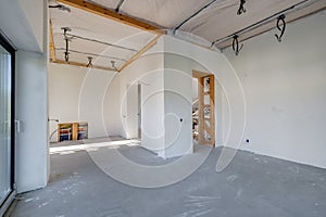 Empty unfurnished room with minimal preparatory repairs. interior with white walls