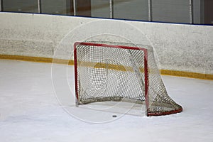 Emty ice hockey gate