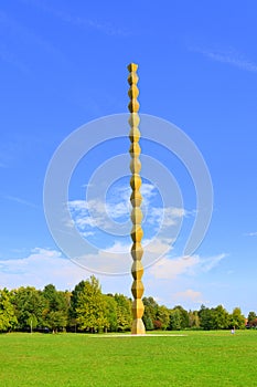 Endless Column symbolizes the concept of infinity and the infinite sacrifice of the Romanian soldiers. It is considered by Sydnei