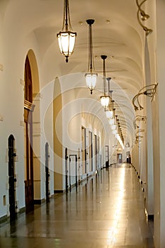 Enfilade interior with electrical lightings