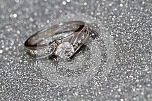 Anello di fidanzamento sul argento 