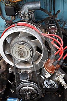 Engine with air cooling