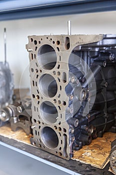 Engine head with valves