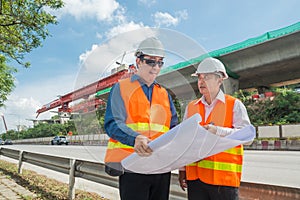 Engineer and Architect or Foreman wear white hardhat and Glow sa