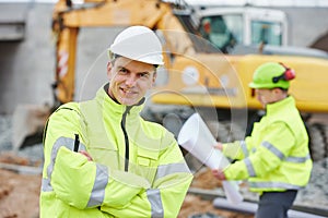 Engineer builders at construction site