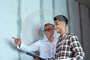 Engineer is consulting his worker on builder site