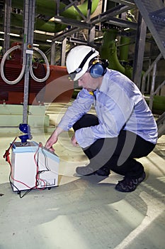 Engineer and dry cell calibrator