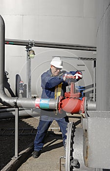 Engineer and fuel tank storage