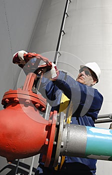 Engineer and fuel tank storage