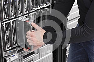 IT Engineer maintain Blade Server in Data Center