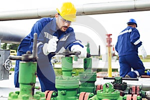 Engineer in the oil and natural gas field, pipeline, refinery