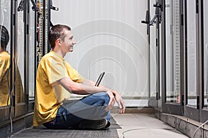 The engineer sits in datacenter