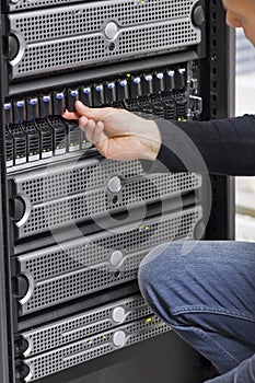 IT Engineer Working with SAN and Servers