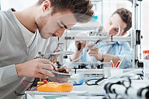 Engineering students working in the lab photo