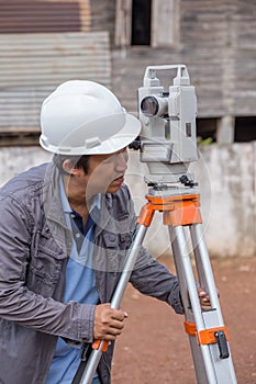 Engineers use tacheometer or theodolite for survey line columns