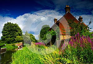 Quaint English cottage. Triggs Lock, River Wey. Walsham Weir, Surrey.