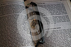 English learning definition of the word with glasses.