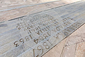 engraved american states with year of accession to the united states at entrance od state capitol, Baton Rouge, Louisiana