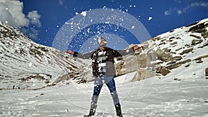 Rohtang pass heavy snow fall Enjoying ice special effects playing holidays fun masti mountains snowfalls free hands