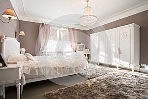 Enormous bedroom photo