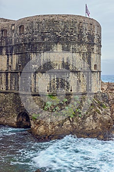 The enormous walls of Dubrovnik