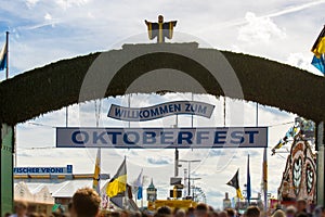 Entrance of the biggest folk festival of the world - the oktoberfest; Text in german: welcome to oktoberfest