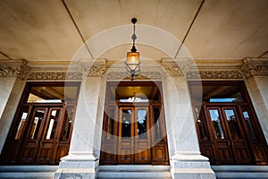 The entrance doors to the Connecticut State Capitol, in Hartford