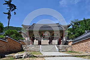 The entrance gate around Beomeosa.