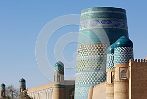 Entrance gate, kalta minaret background, kunya ark citadel, ichon qala, khiva, uzbekistan