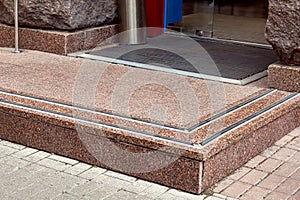 Entrance with granite threshold with non-slip rubber.