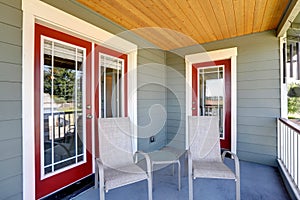 Entrance porch with chairs