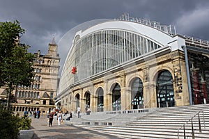 Entrance and steps Liverpool Lime Street station