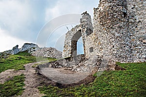 Vstup do zříceniny Hrušov