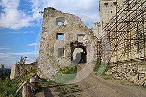 Vstup do hradu Lietava, okres Žilina