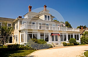 Entrance to resort inn photo