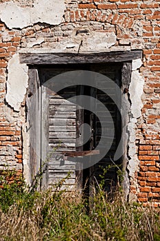 Entrance to the ruined house