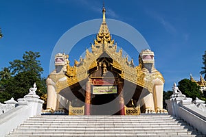 Entrance to the Shwedagon pagoda