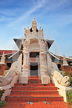 The entrance to the Thai temple