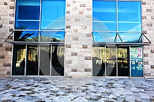 Entrances in modern buildings