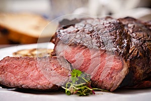 Entrecote with grilled garlic