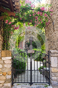 Entree garden with flowers