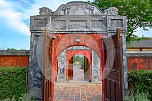 Antiguo entrada puertas sobre el La ciudadela. la ciudad sombra, en prohibido la ciudad de sombra 
