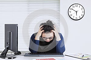 Entrepreneur feels dizzy with financial chart