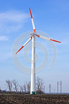 Eolian pylon turbine