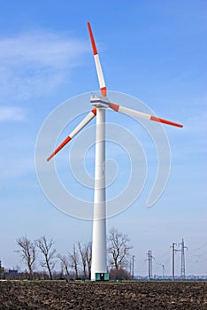 Eolian pylon turbine