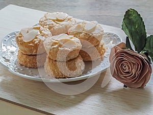 Eponge, Sponge Balls Filled With Raspberry Jam Covered With Sliced Almonds