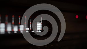 Equaliser display with flashing frequency levels